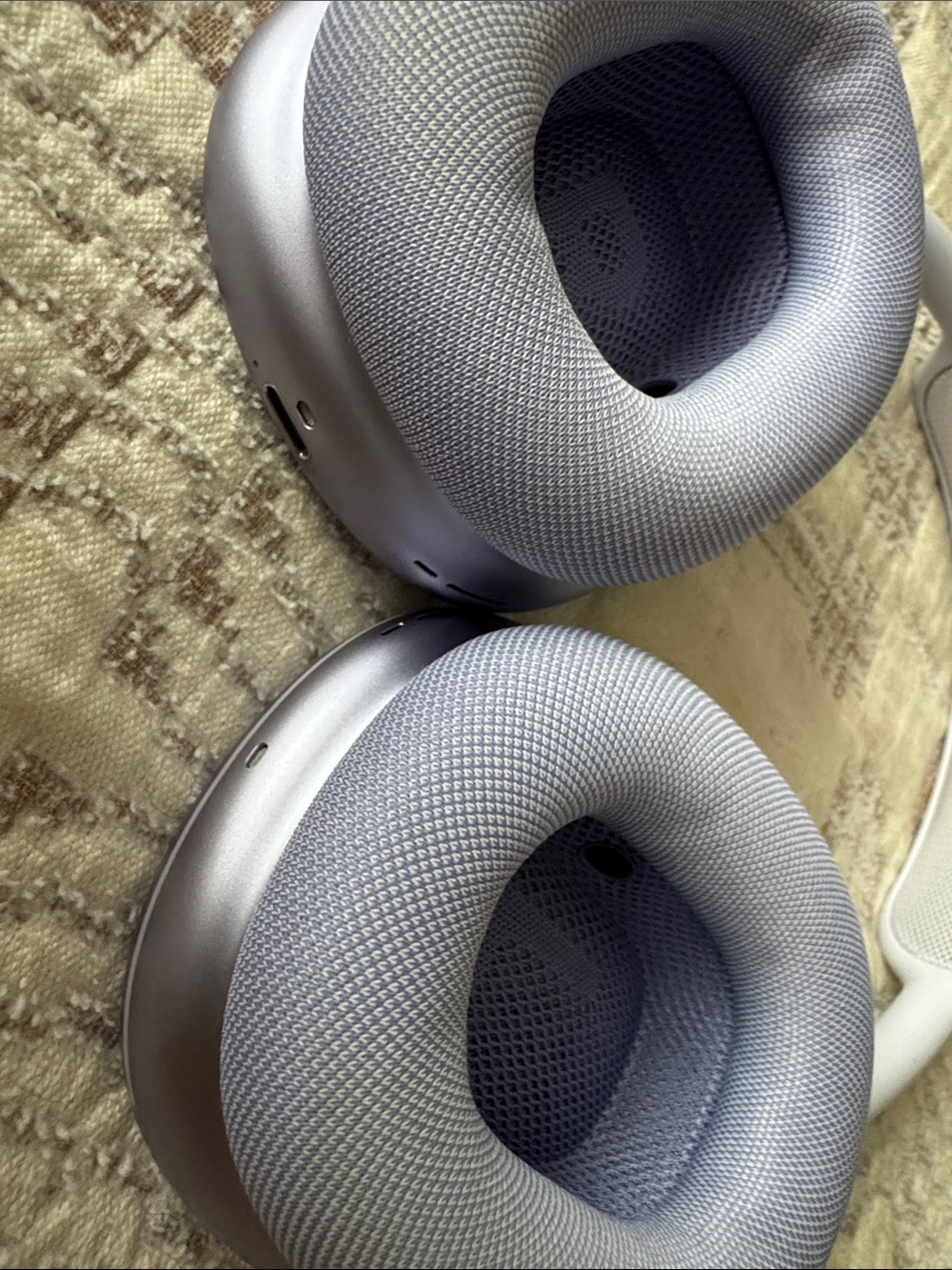 Apple AirPods Max USB-C - Lavender - Like New - Picture 7 of 8